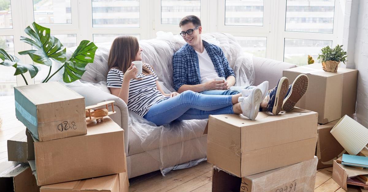 par i sofa stressfri flyttedag